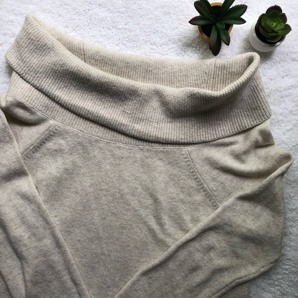 Gap Off The Shoulder Sweater - Picture 3 of 5